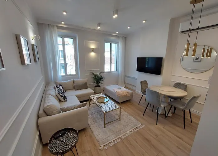 Saint Raphael\'S Apartment, Classe 3 Etoiles